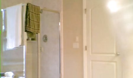 MILF بریتانیایی ، Beau dildos آب و هوای خود را در دانلود سکس از برازرس حمام