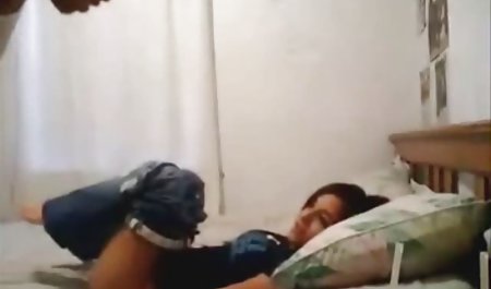 سکسی فیلم سکسی برازرس جدید در اتومبیل خودارضایی می کند